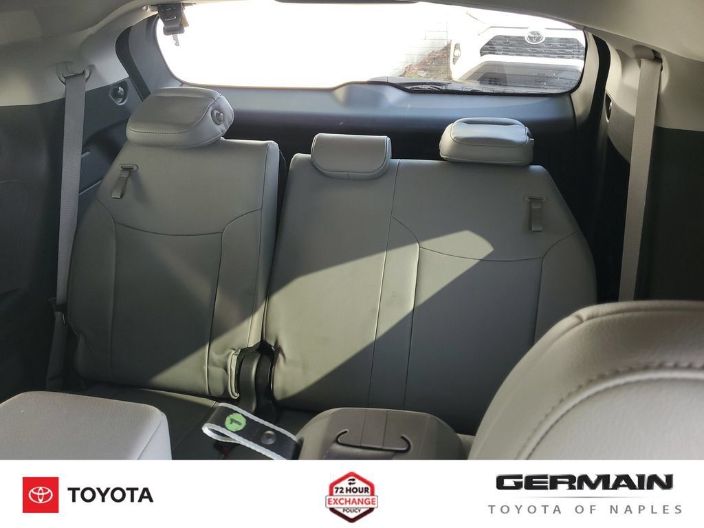 Certified 2025 Toyota Sienna XLE FWD image 22