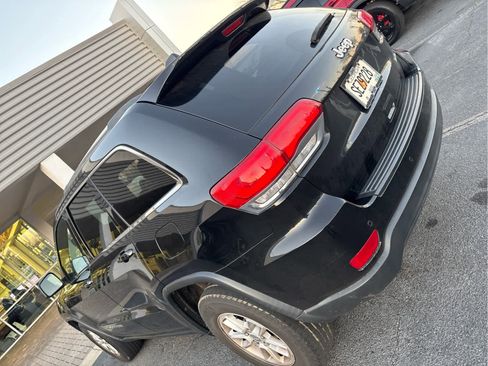 Used 2018 Jeep Grand Cherokee Laredo image 6