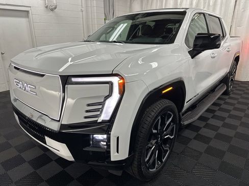 Used 2025 GMC Sierra EV Denali image 4