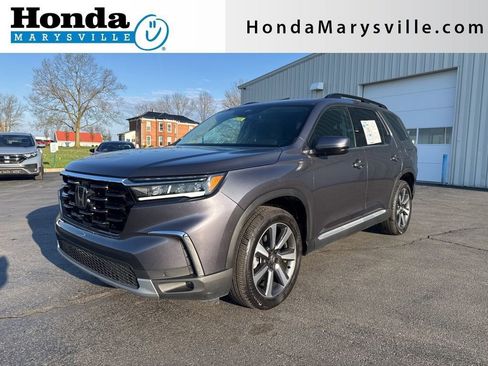 Used 2025 Honda Pilot Touring image 1