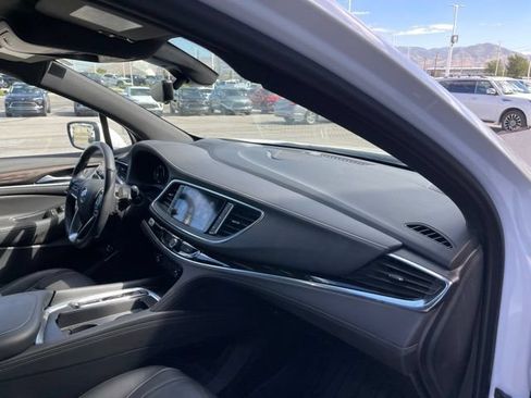 Used 2023 Buick Enclave Avenir w/ Avenir Technology Package AWD/4WD image 19