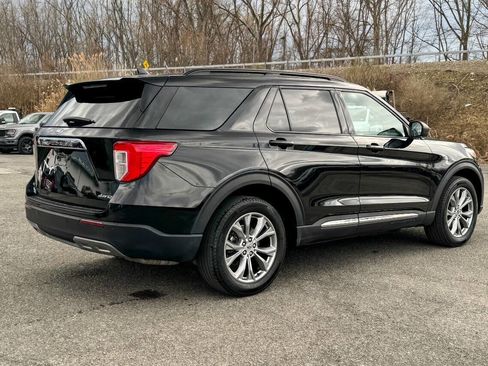 Used 2022 Ford Explorer XLT w/ Equipment Group 202A image 3