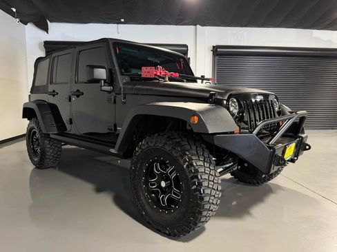 Used 2009 Jeep Wrangler Unlimited Rubicon w/ Trailer Tow Group AWD/4WD image 3