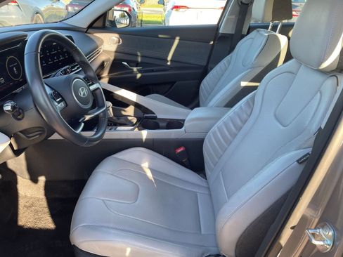 Used 2025 Hyundai Elantra Limited image 25