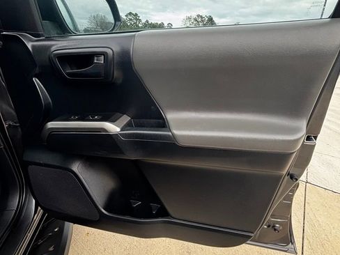 Used 2018 Toyota Tacoma SR5 image 18