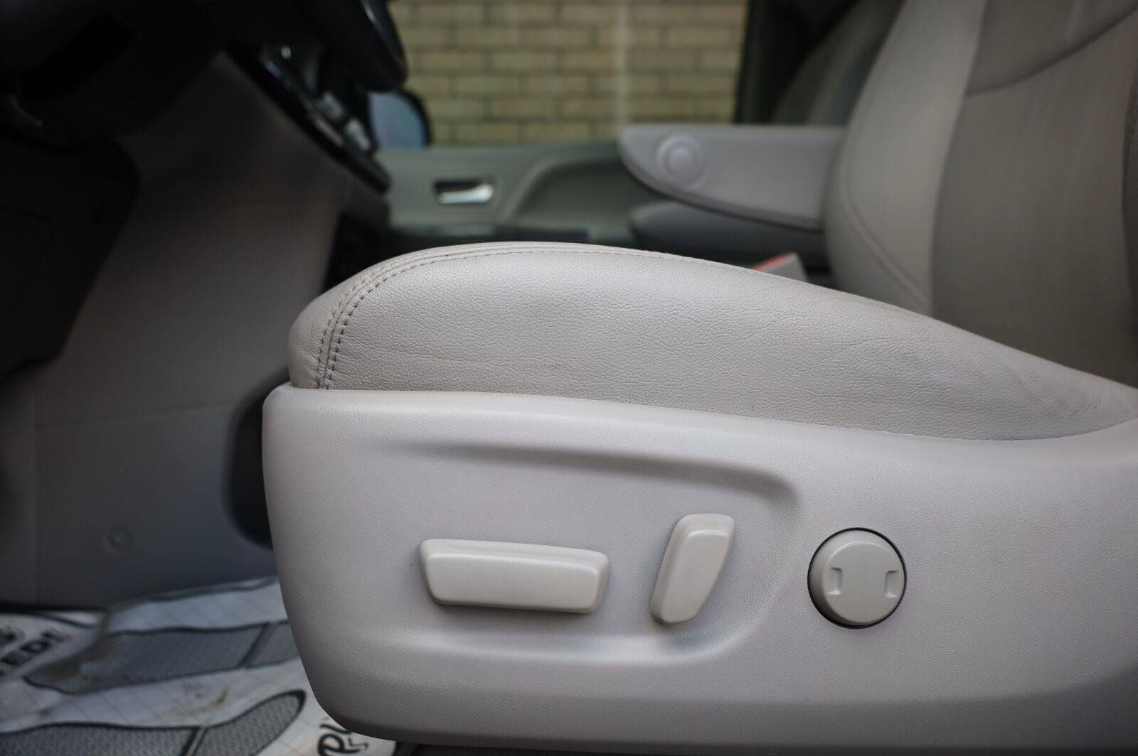 Used 2019 Toyota Sienna XLE Premium FWD image 16