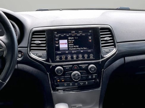 Used 2019 Jeep Grand Cherokee Altitude AWD/4WD image 12