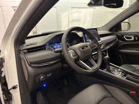 New 2025 Jeep Compass Latitude w/ Sun & Sound Group image 14