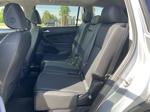 Used 2023 Volkswagen Tiguan SE w/ Panoramic Sunroof Package FWD image 16