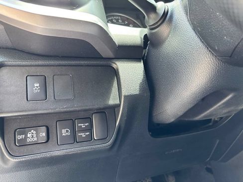 Used 2021 Toyota Tacoma SR5 RWD image 12