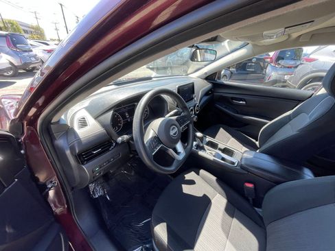 Used 2025 Nissan Sentra SV FWD image 34