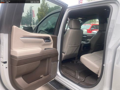 Used 2024 Chevrolet Silverado 1500 LT Trail Boss w/ Convenience Package II AWD/4WD image 11