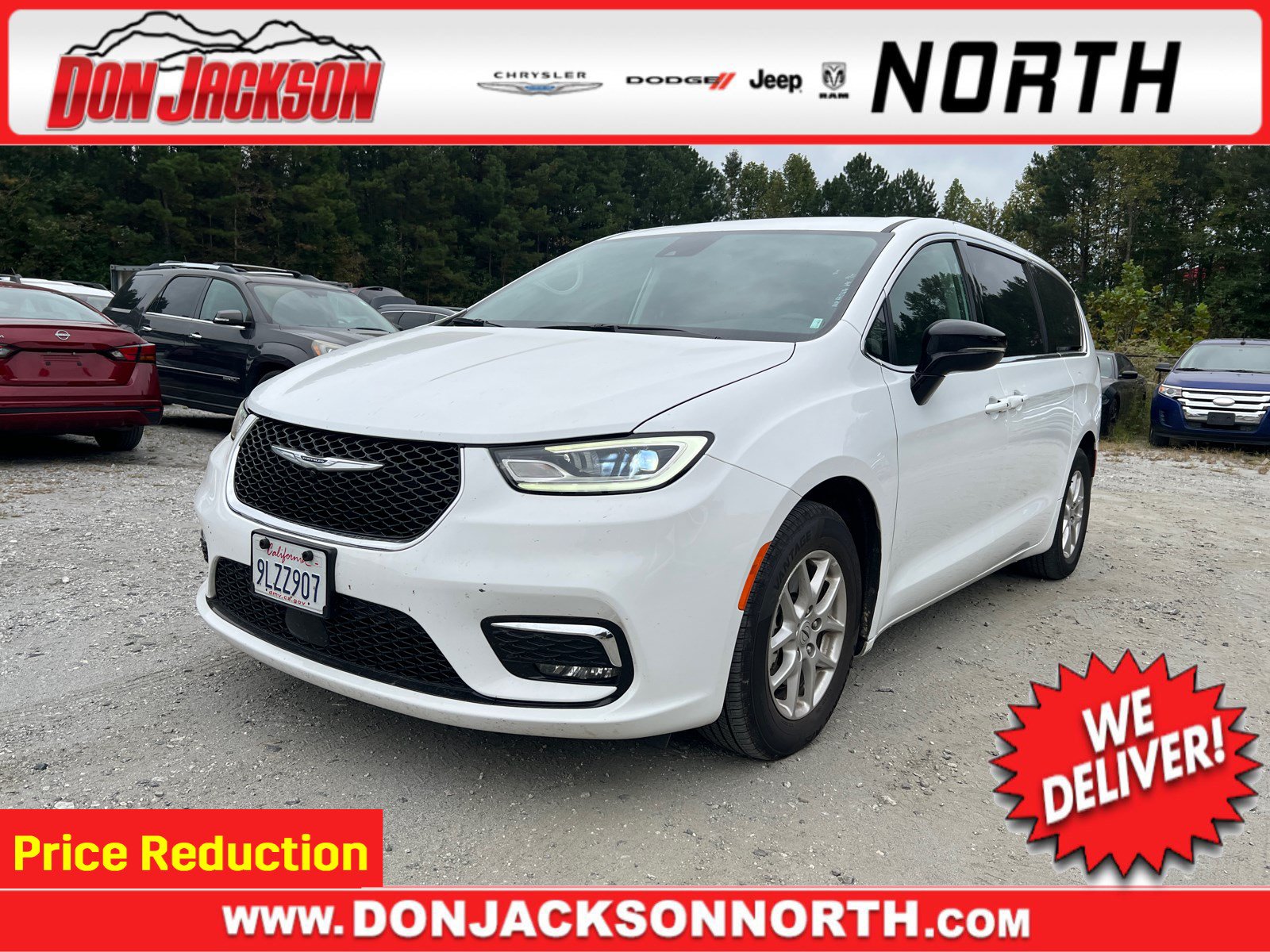 Used 2024 Chrysler Pacifica Touring-L FWD image 1