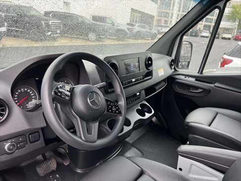 Used 2024 Mercedes-Benz Sprinter 2500 image 16