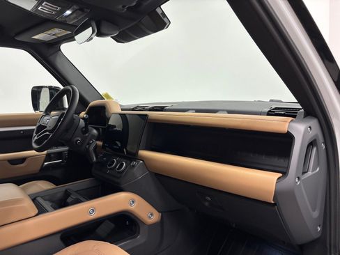 Used 2026 Land Rover Defender 110 X-Dynamic SE AWD/4WD image 29