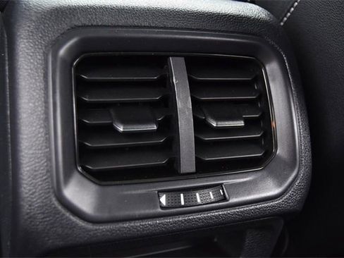 Certified 2022 Volkswagen Taos SEL w/ Panoramic Sunroof Package image 24