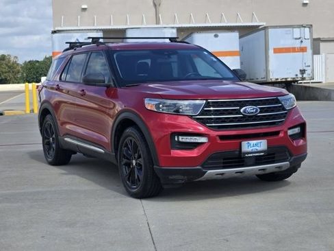 Used 2020 Ford Explorer XLT w/ Equipment Group 202A RWD image 3