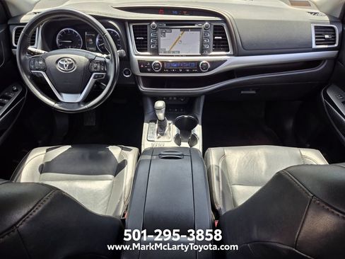 Used 2019 Toyota Highlander XLE AWD/4WD image 16