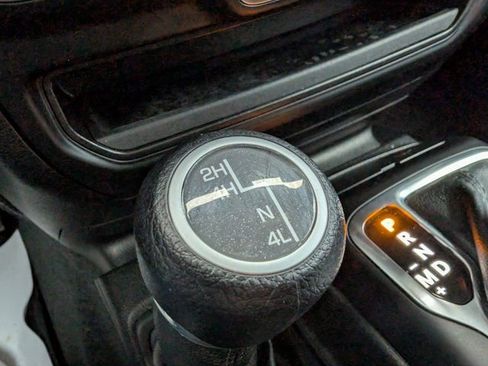 Used 2022 Jeep Gladiator Willys image 25