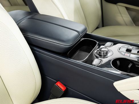 Used 2021 Bentley Bentayga AWD/4WD image 32