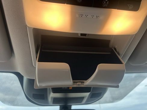 Used 2023 Nissan Rogue SV image 36