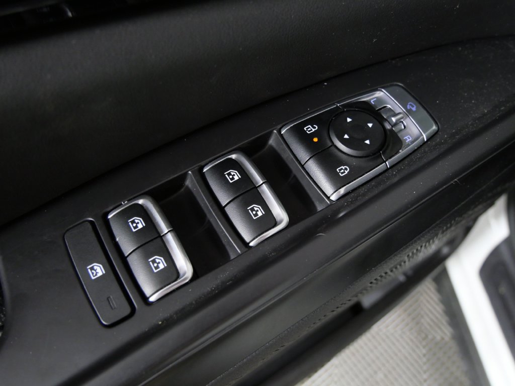 Used 2025 Kia Carnival SX Prestige FWD image 16
