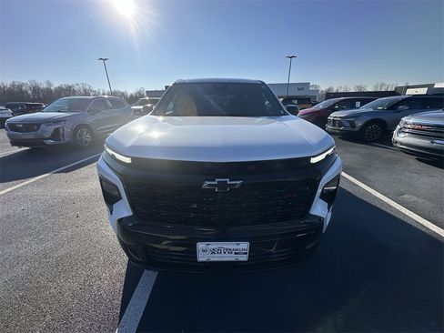 Used 2025 Chevrolet Traverse RS image 27