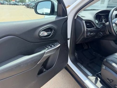 Used 2021 Jeep Cherokee Limited AWD/4WD image 16