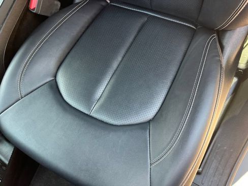 Used 2025 Chrysler Pacifica Select FWD image 12