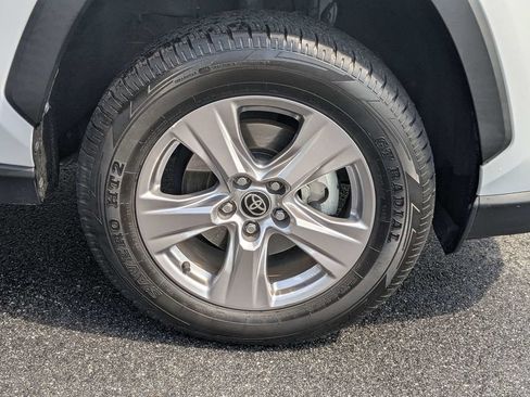 Used 2022 Toyota RAV4 XLE AWD/4WD image 10