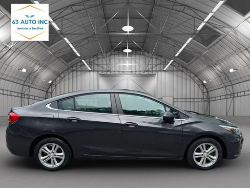Used 2017 Chevrolet Cruze LT w/ Sun And Sound Package FWD image 6