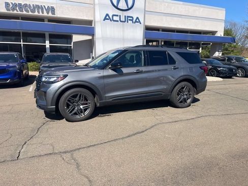 Used 2025 Ford Explorer ST-Line w/ ST-Line Street Pack AWD/4WD image 33
