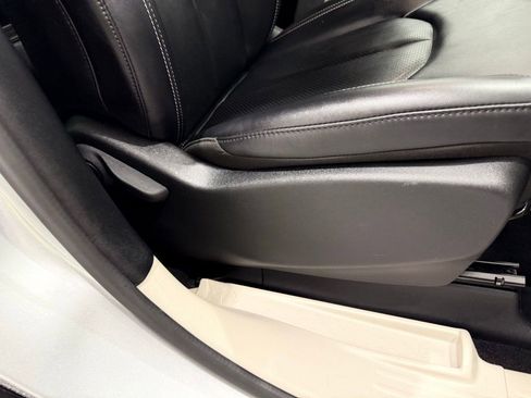 Used 2024 Chrysler Pacifica Touring-L image 20