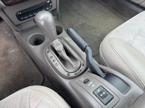 Used 2004 Chrysler Sebring Limited w/ Cold Weather Group image 11