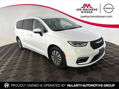 Used 2023 Chrysler Pacifica Touring-L