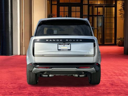 New 2025 Land Rover Range Rover Long Wheelbase SE image 11