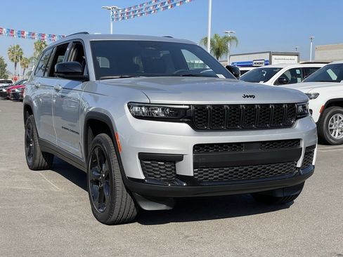 New 2025 Jeep Grand Cherokee L Altitude image 8