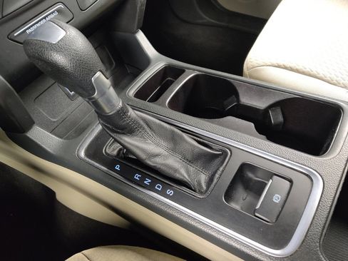 Used 2017 Ford Escape SE image 26