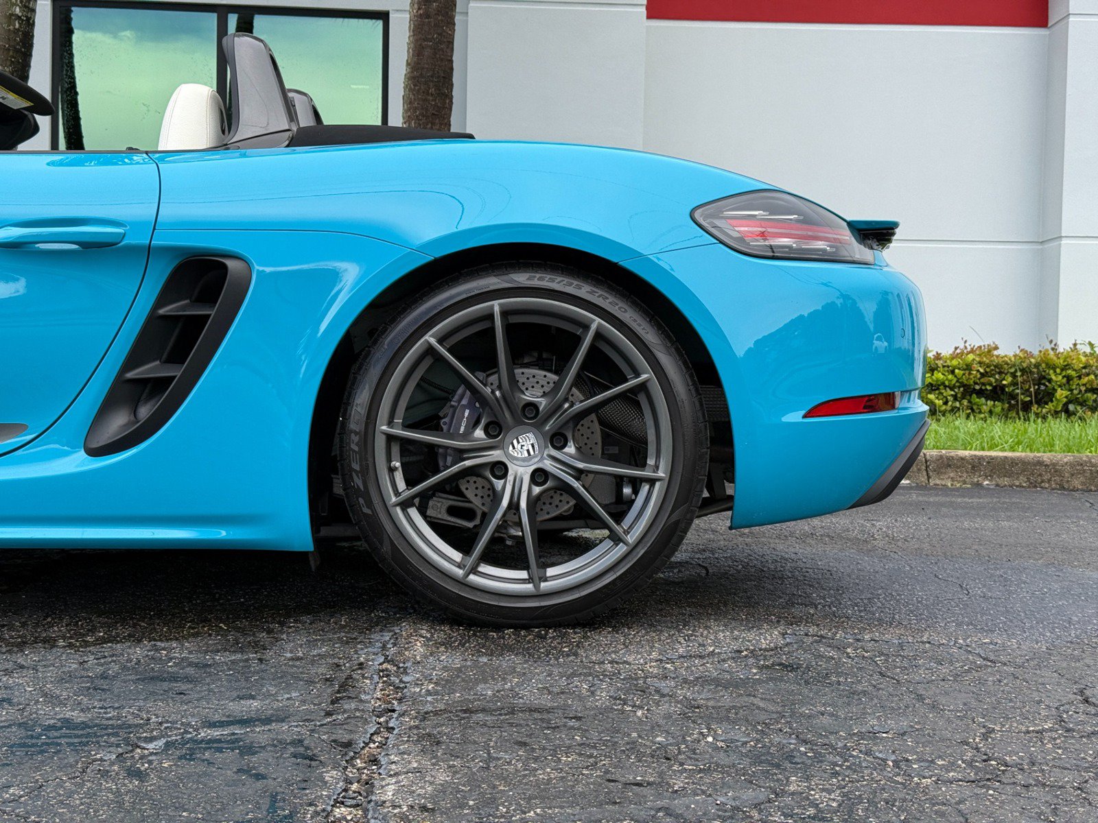 Used 2021 Porsche 718 Boxster RWD image 11