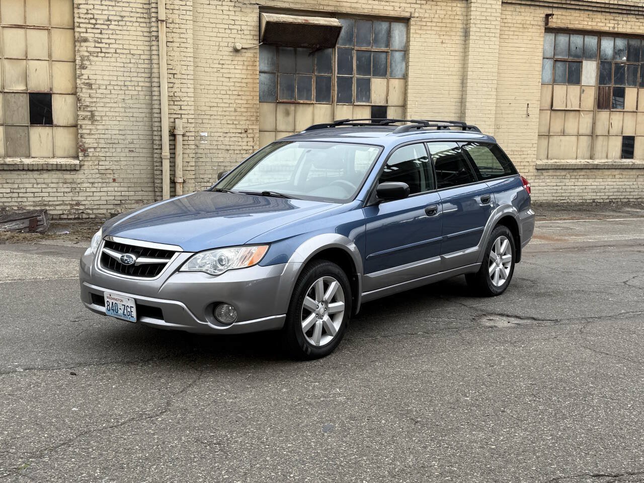 Used 2009 Subaru Outback 2.5i Special Edition AWD/4WD image 2