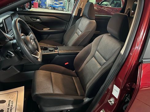 Used 2024 Nissan Rogue SV image 28