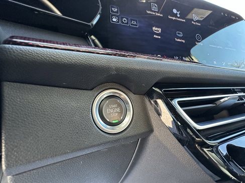 Used 2024 Chevrolet Traverse RS image 20