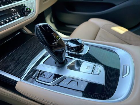 Used 2019 BMW 750i w/ Executive Package RWD image 23
