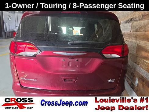 Used 2017 Chrysler Pacifica Touring FWD image 5