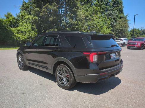Used 2025 Ford Explorer ST-Line w/ ST-Line Street Pack AWD/4WD image 7