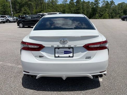 Used 2018 Toyota Camry XSE FWD image 5