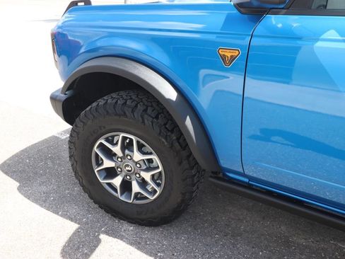 Certified 2025 Ford Bronco Badlands AWD/4WD image 3
