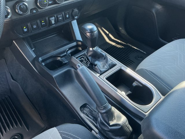 Used 2020 Toyota Tacoma TRD Off-Road w/ Technology Package AWD/4WD image 18