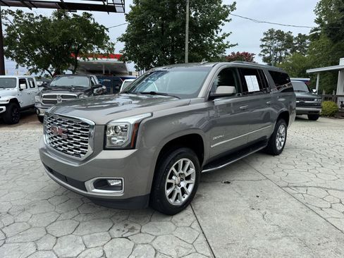 Used 2019 GMC Yukon XL Denali RWD image 10