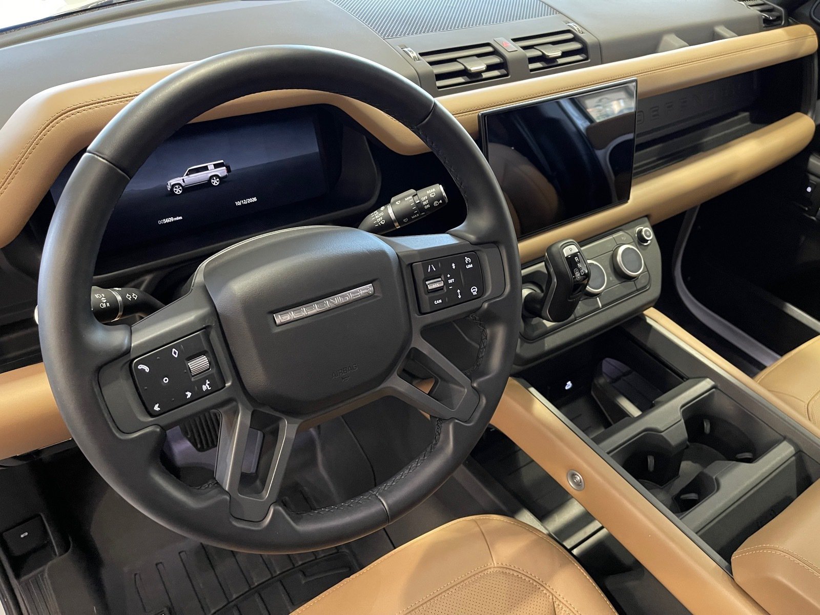 Used 2025 Land Rover Defender 130 S AWD/4WD image 28